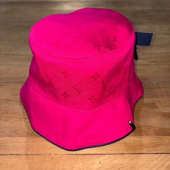 NWT Louis Vuitton x Yayoi Kusama Reversible Infinity Dot Bucket Hat BLK Fuchsia main image 4